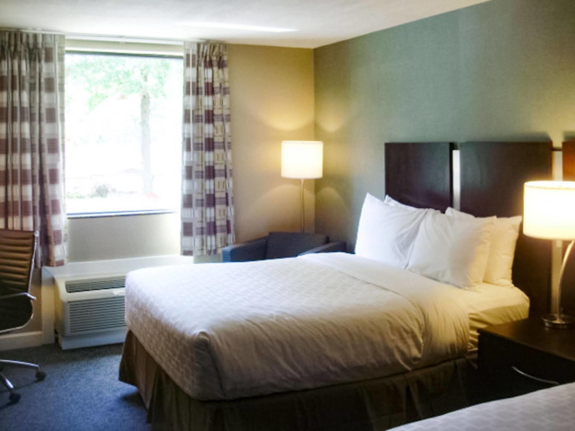 Clarion Inn Belle Vernon Extérieur photo